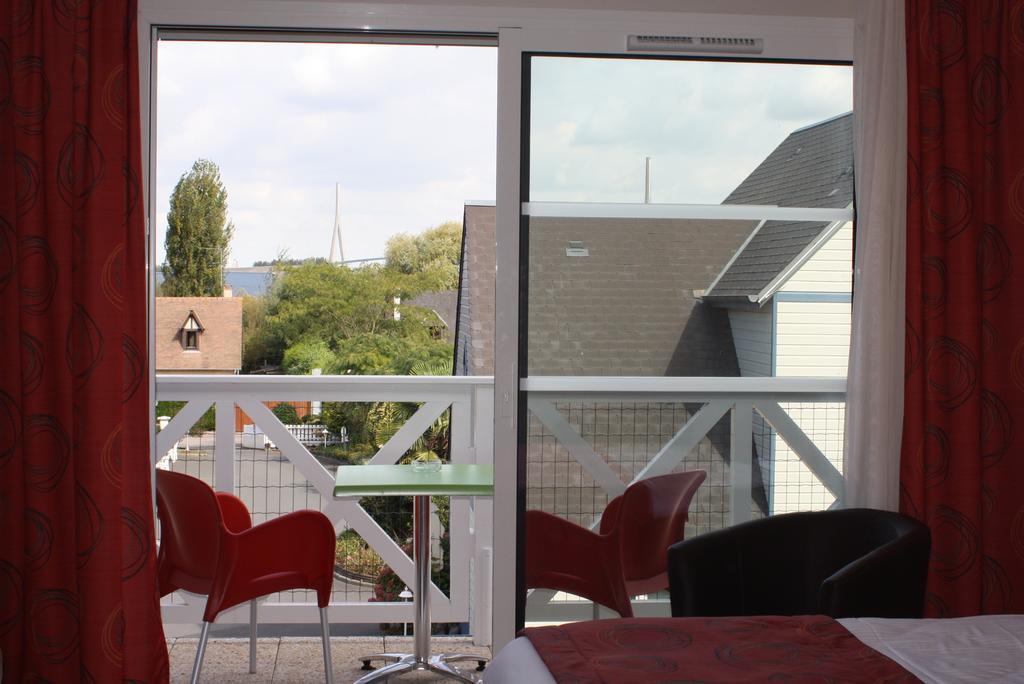 Contact Hotel - Motel Les Bleuets & Spa La Rivière-Saint-Sauveur الغرفة الصورة